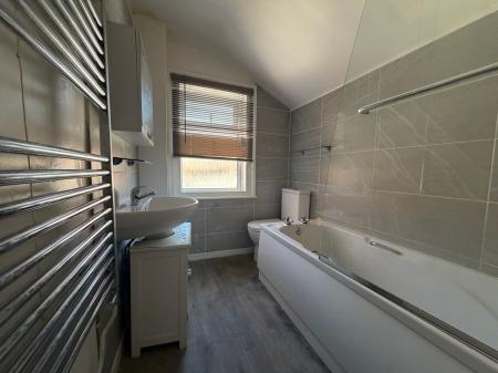 2 bedroom Terraced House for sale in New Street, Grantham, NG31