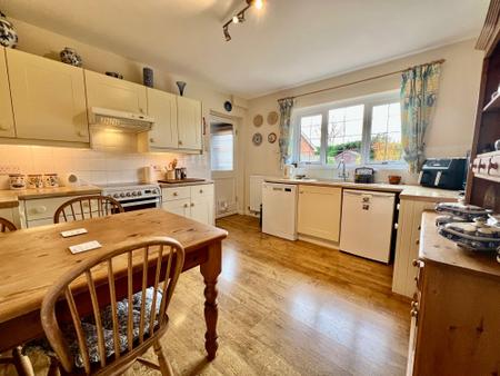 3 bedroom House for sale in Park Road, Allington, NG32