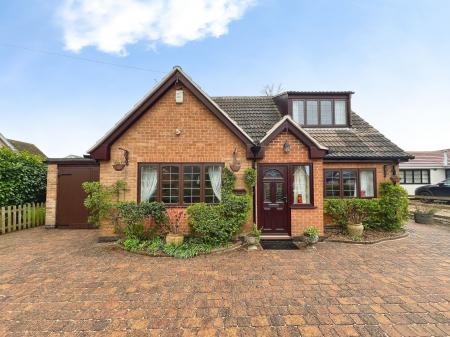 3 bedroom House for sale in Park Road, Allington, NG32
