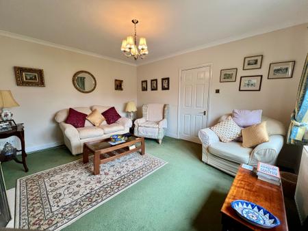 3 bedroom House for sale in Park Road, Allington, NG32