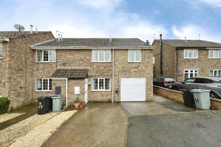 3 bedroom Semi-detached house for sale in First Avenue, Grantham, NG31