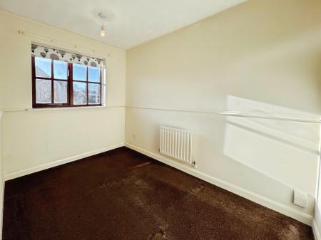3 bedroom Semi-detached house for sale in Sunningdale, Grantham, NG31