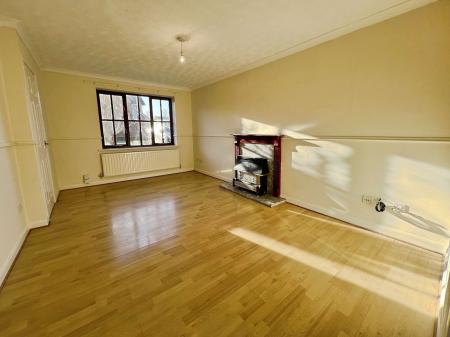 3 bedroom Semi-detached house for sale in Sunningdale, Grantham, NG31