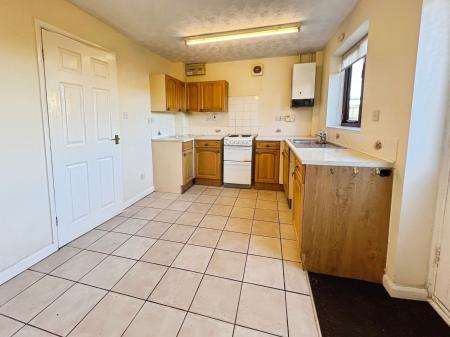 3 bedroom Semi-detached house for sale in Sunningdale, Grantham, NG31