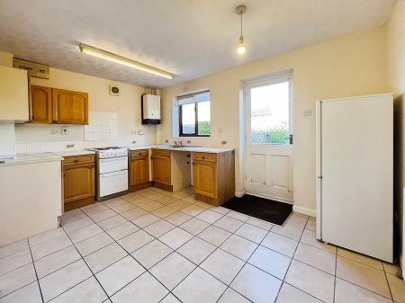 3 bedroom Semi-detached house for sale in Sunningdale, Grantham, NG31