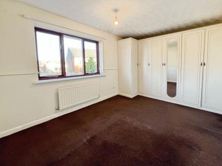 3 bedroom Semi-detached house for sale in Sunningdale, Grantham, NG31