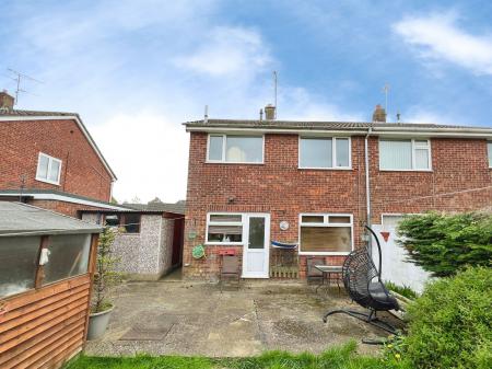 3 bedroom Semi-detached house for sale in Wroxall Drive, Grantham, NG31