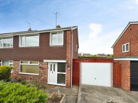 3 bedroom Semi-detached house for sale in Wroxall Drive, Grantham, NG31