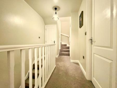 3 bedroom Terraced House for sale in Ermine Street, Ancaster, NG32