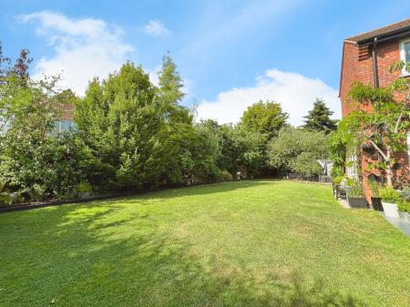 4 bedroom Detached house for sale in SOLD BY NEWTON FALLOWELL - Meadows Close, Long Bennington