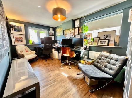 4 bedroom Detached house for sale in SOLD BY NEWTON FALLOWELL - Meadows Close, Long Bennington