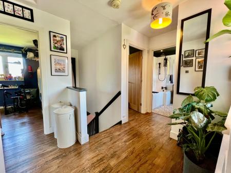 4 bedroom Detached house for sale in SOLD BY NEWTON FALLOWELL - Meadows Close, Long Bennington