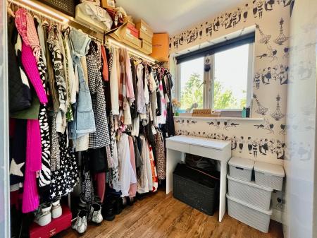 4 bedroom Detached house for sale in SOLD BY NEWTON FALLOWELL - Meadows Close, Long Bennington
