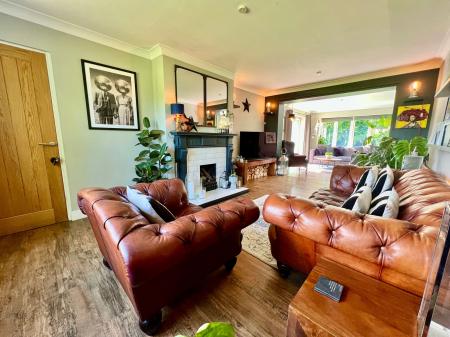 4 bedroom Detached house for sale in SOLD BY NEWTON FALLOWELL - Meadows Close, Long Bennington