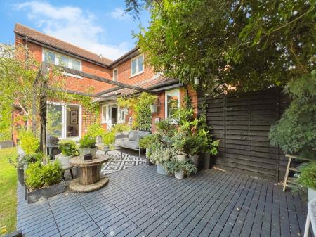 4 bedroom Detached house for sale in SOLD BY NEWTON FALLOWELL - Meadows Close, Long Bennington