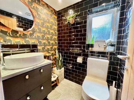 4 bedroom Detached house for sale in SOLD BY NEWTON FALLOWELL - Meadows Close, Long Bennington