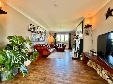 4 bedroom Detached house for sale in SOLD BY NEWTON FALLOWELL - Meadows Close, Long Bennington