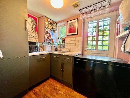 4 bedroom Detached house for sale in SOLD BY NEWTON FALLOWELL - Meadows Close, Long Bennington