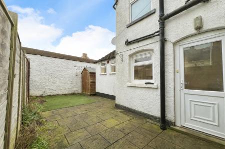 2 bedroom Terraced House for sale in Dudley Road, Grantham, NG31