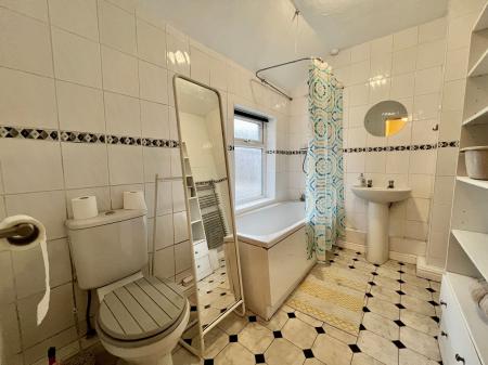 2 bedroom Terraced House for sale in Dudley Road, Grantham, NG31