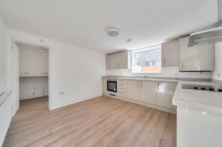 4 bedroom Semi-detached house for sale in South Parade, Grantham, NG31
