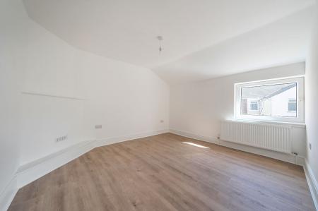 4 bedroom Semi-detached house for sale in South Parade, Grantham, NG31