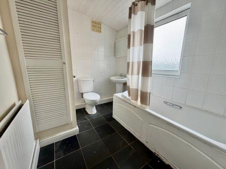 3 bedroom Terraced House for sale in St. Annes Street, Grantham, NG31