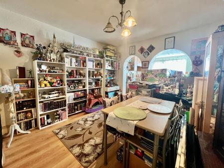 2 bedroom Terraced House for sale in Cowes Road, Grantham, NG31