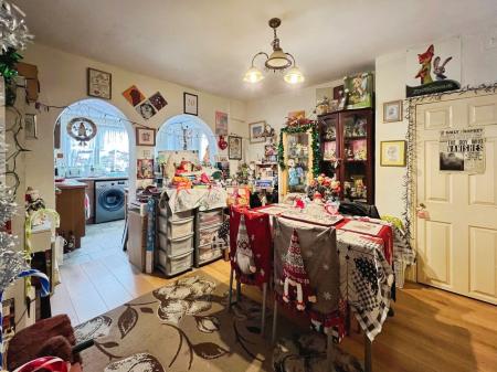 2 bedroom Terraced House for sale in Cowes Road, Grantham, NG31