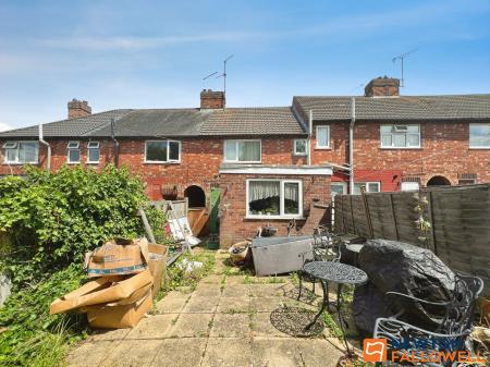 2 bedroom Terraced House for sale in Cowes Road, Grantham, NG31