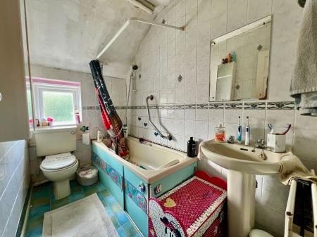 2 bedroom Terraced House for sale in Cowes Road, Grantham, NG31