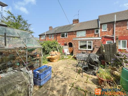 2 bedroom Terraced House for sale in Cowes Road, Grantham, NG31