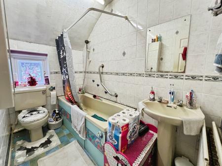 2 bedroom Terraced House for sale in Cowes Road, Grantham, NG31