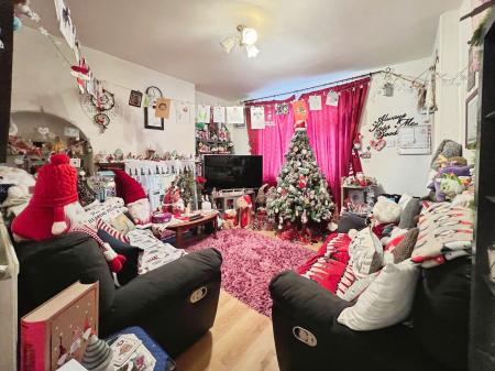 2 bedroom Terraced House for sale in Cowes Road, Grantham, NG31