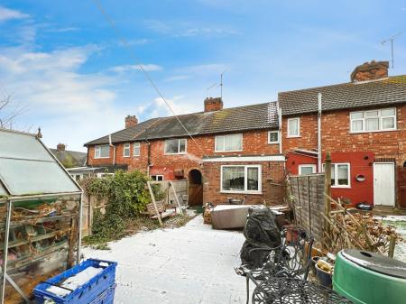 2 bedroom Terraced House for sale in Cowes Road, Grantham, NG31