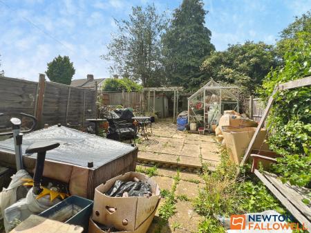 2 bedroom Terraced House for sale in Cowes Road, Grantham, NG31