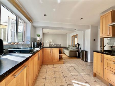 4 bedroom Detached house for sale in Cotswold Drive, Gonerby Hill Foot, NG31