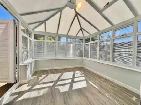 4 bedroom Detached house for sale in Cotswold Drive, Gonerby Hill Foot, NG31