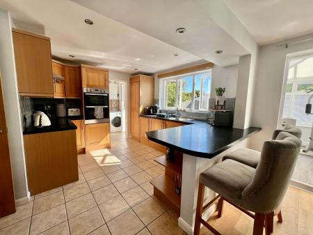 4 bedroom Detached house for sale in Cotswold Drive, Gonerby Hill Foot, NG31