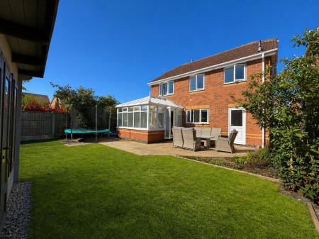 4 bedroom Detached house for sale in Cotswold Drive, Gonerby Hill Foot, NG31