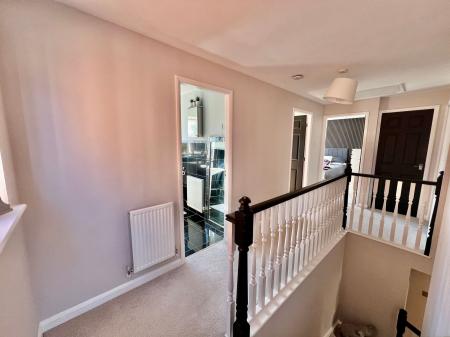 4 bedroom Detached house for sale in Cotswold Drive, Gonerby Hill Foot, NG31