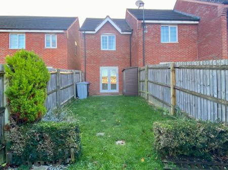 2 bedroom End of terrace house for sale in Hathersage Close, Grantham, NG31