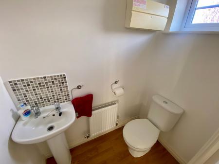 2 bedroom End of terrace house for sale in Hathersage Close, Grantham, NG31