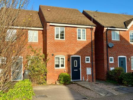 2 bedroom End of terrace house for sale in Hathersage Close, Grantham, NG31
