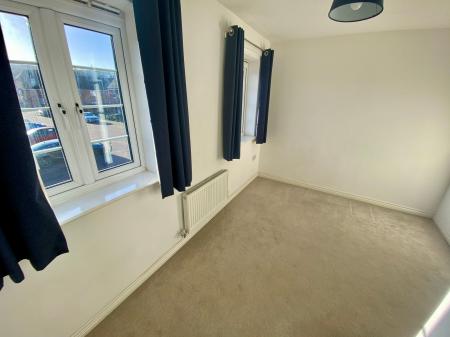 2 bedroom End of terrace house for sale in Hathersage Close, Grantham, NG31