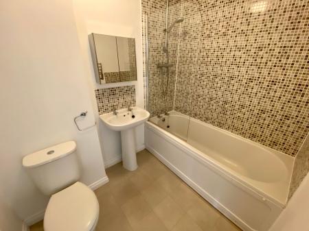 2 bedroom End of terrace house for sale in Hathersage Close, Grantham, NG31