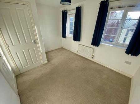 2 bedroom End of terrace house for sale in Hathersage Close, Grantham, NG31