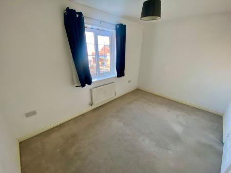 2 bedroom End of terrace house for sale in Hathersage Close, Grantham, NG31