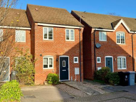 2 bedroom End of terrace house for sale in Hathersage Close, Grantham, NG31