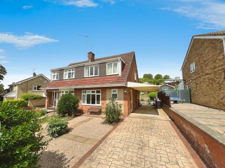 3 bedroom Semi-detached house for sale in Cold Harbour Lane, Grantham, NG31